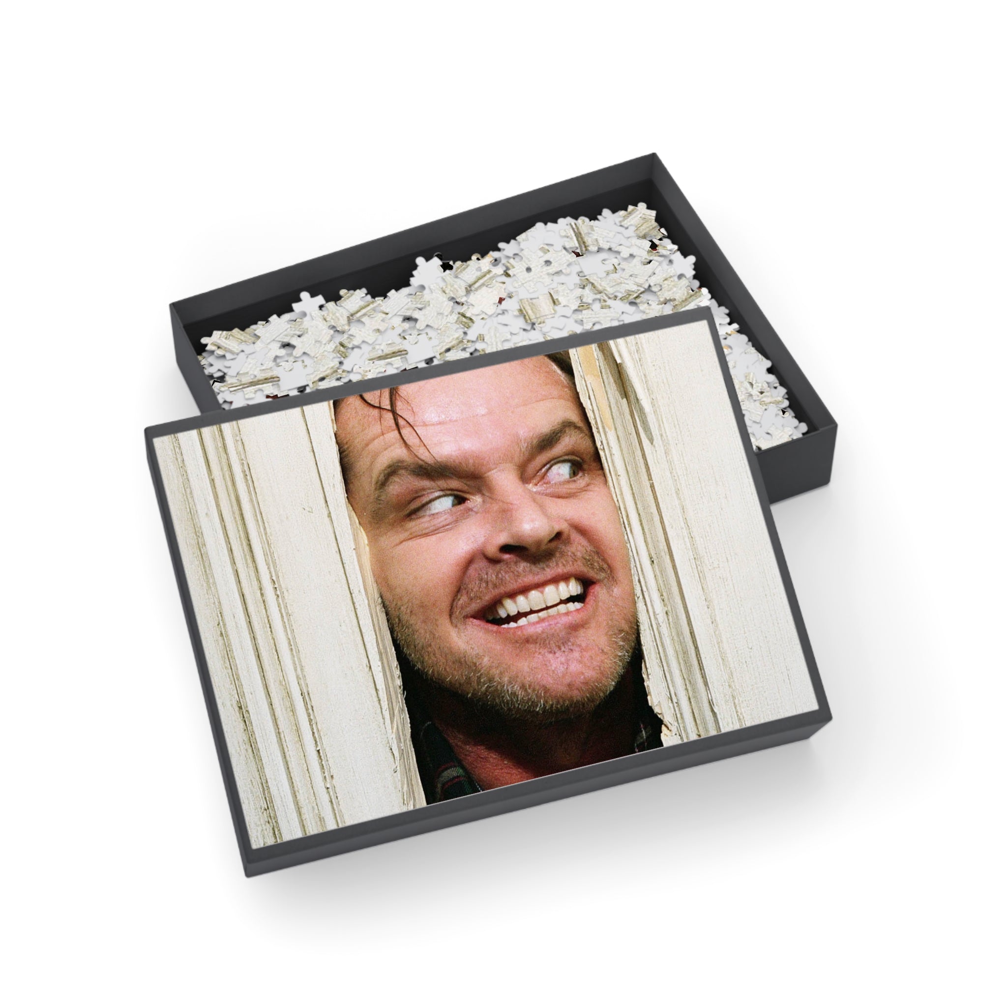 Shining | La Scena Iconica del Capolavoro di Stanley Kubrick